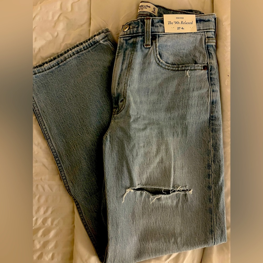 Abercrombie High Rise 90s Relaxed Jeans… size 27 4s